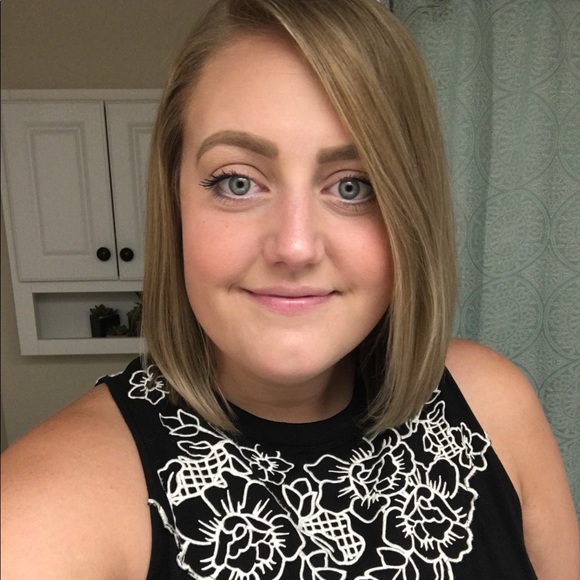 Meet your Posher, Elizabeth - Picture 4 of 4